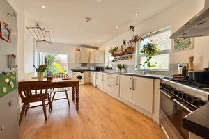 18' Kitchen/Breakfast Room- click for photo gallery